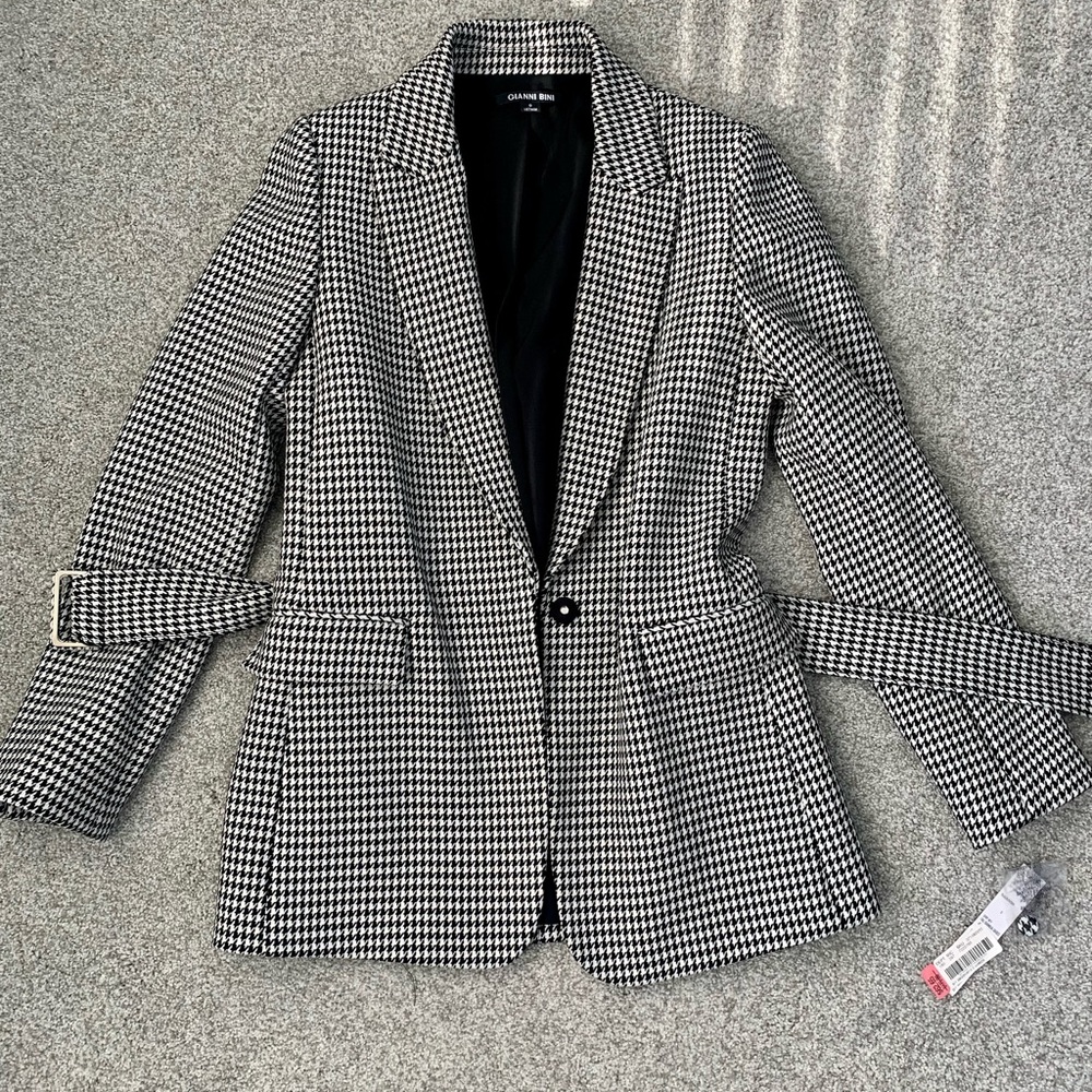 Gianni Bini houndstooth blazer with belt, new with tag. Size 0.